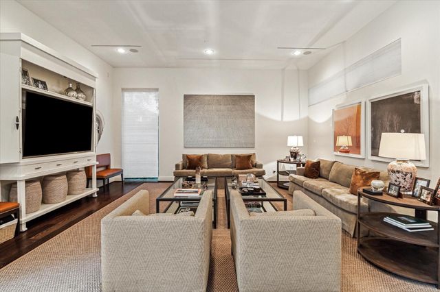 2211 Avalon Place, Houston, TX 77019