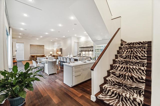 2211 Avalon Place, Houston, TX 77019