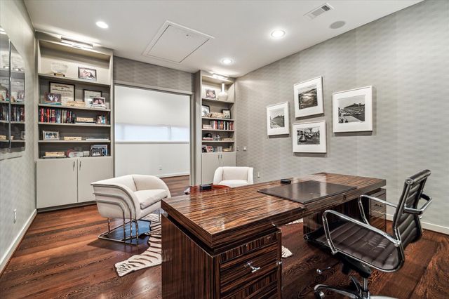 2211 Avalon Place, Houston, TX 77019