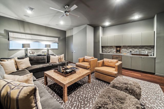 2211 Avalon Place, Houston, TX 77019