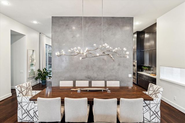 2211 Avalon Place, Houston, TX 77019