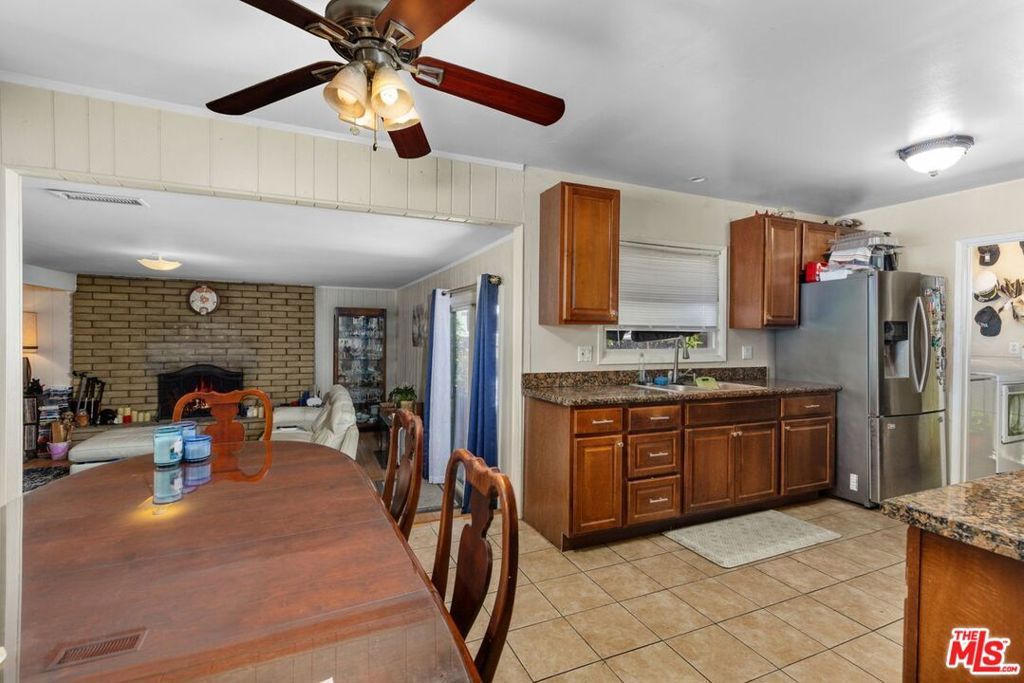 Image 11 of property listing at 1049 Newhill Street, Glendora, CA 91741