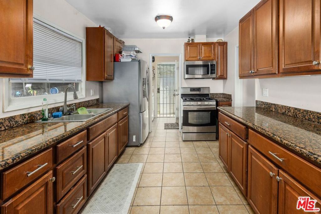 Image 12 of property listing at 1049 Newhill Street, Glendora, CA 91741