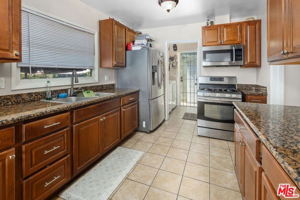 Image 13 of property listing at 1049 Newhill Street, Glendora, CA 91741