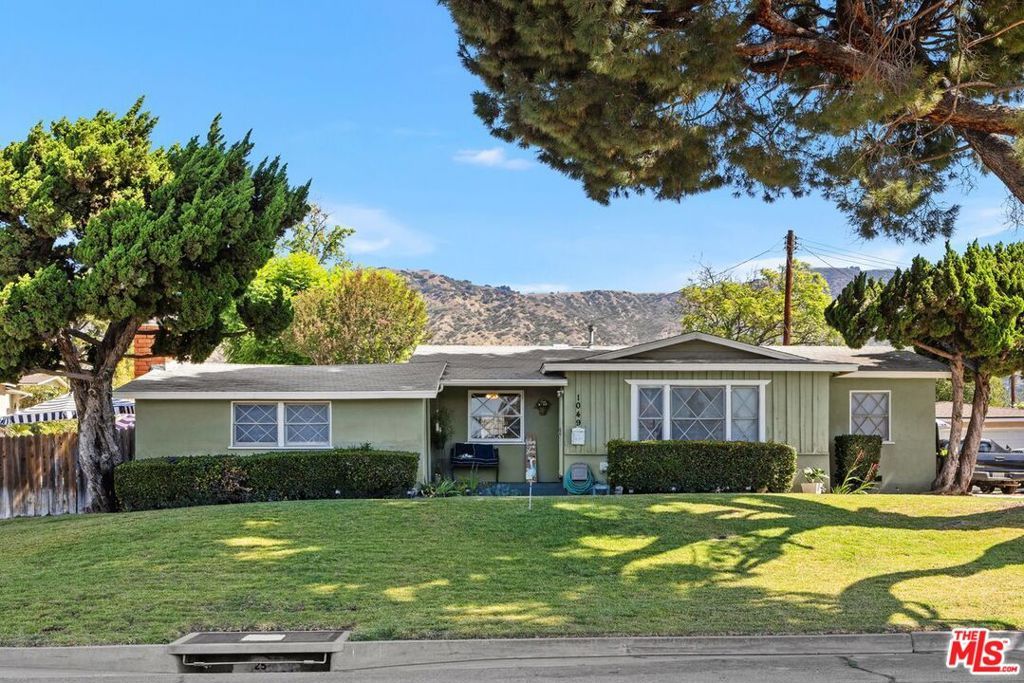 Image 22 of property listing at 1049 Newhill Street, Glendora, CA 91741