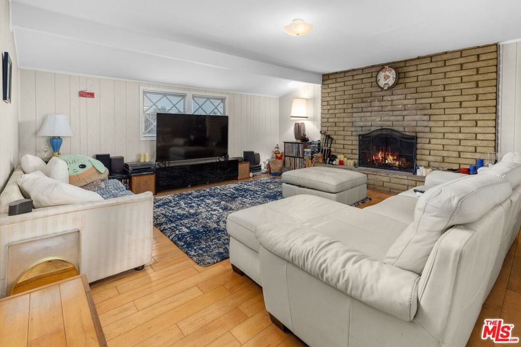 Image 6 of property listing at 1049 Newhill Street, Glendora, CA 91741