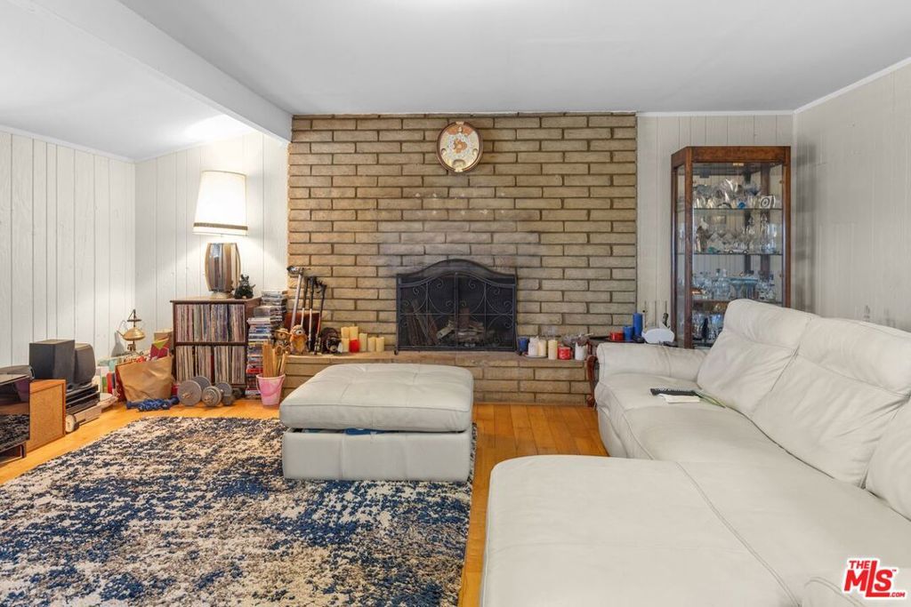 Image 8 of property listing at 1049 Newhill Street, Glendora, CA 91741