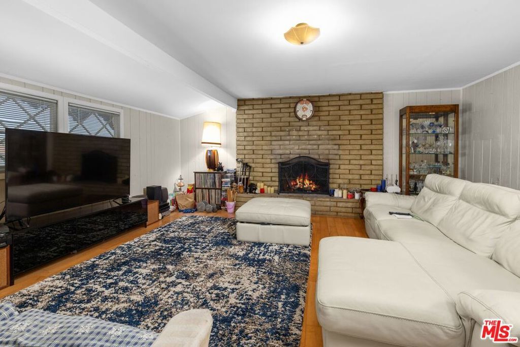 Image 9 of property listing at 1049 Newhill Street, Glendora, CA 91741