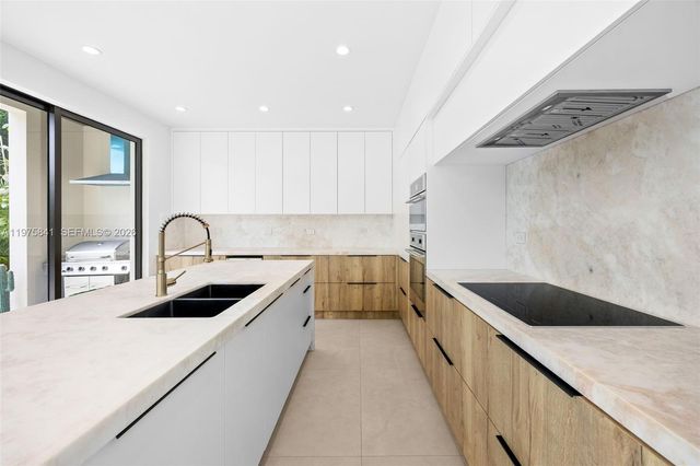 66 NW 50th St, Miami, FL 33127