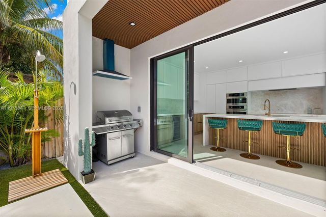 66 NW 50th St, Miami, FL 33127