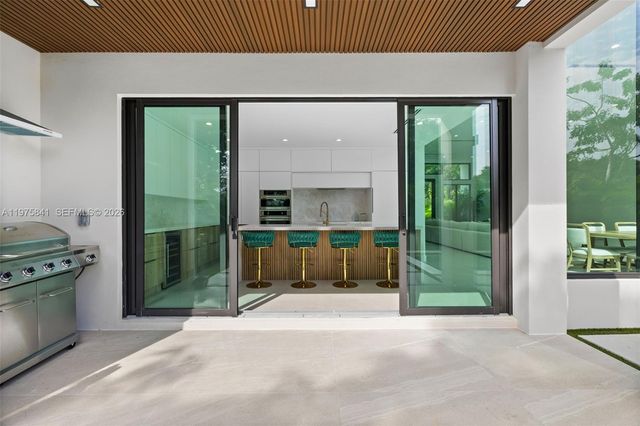 66 NW 50th St, Miami, FL 33127