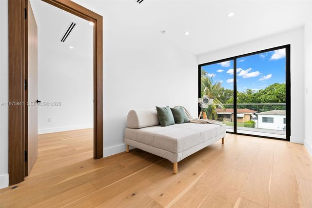 66 NW 50th St, Miami, FL 33127