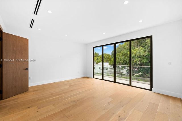 66 NW 50th St, Miami, FL 33127