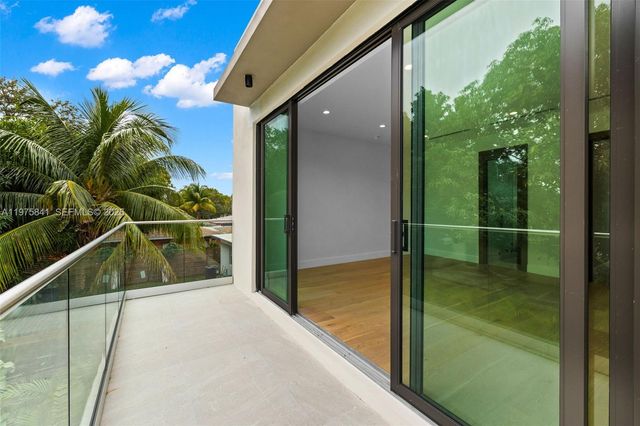 66 NW 50th St, Miami, FL 33127