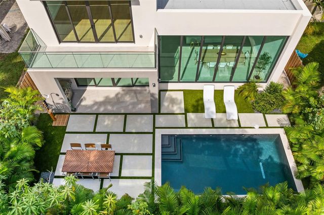 66 NW 50th St, Miami, FL 33127