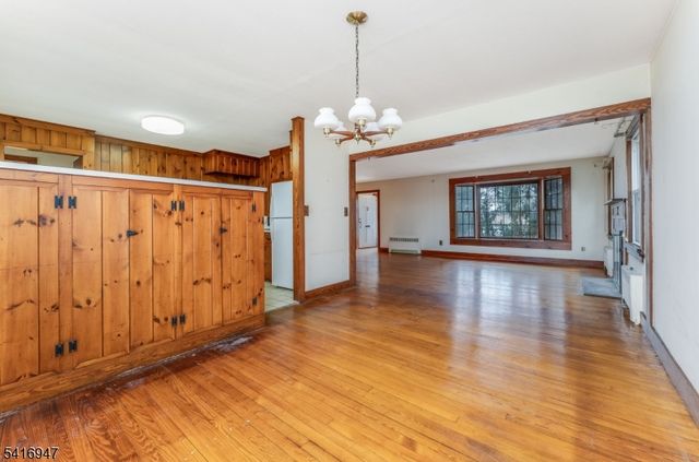 27 Union Rd, Clinton Town, NJ 08809