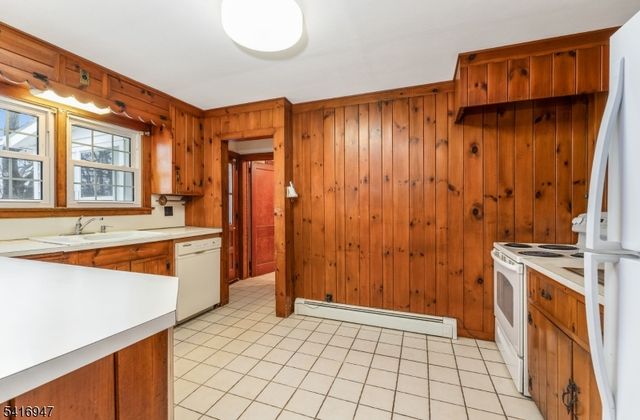 27 Union Rd, Clinton Town, NJ 08809