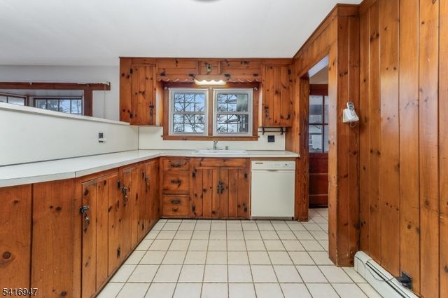 27 Union Rd, Clinton Town, NJ 08809