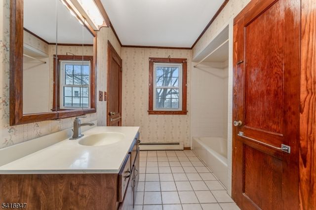 27 Union Rd, Clinton Town, NJ 08809