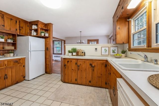 27 Union Rd, Clinton Town, NJ 08809