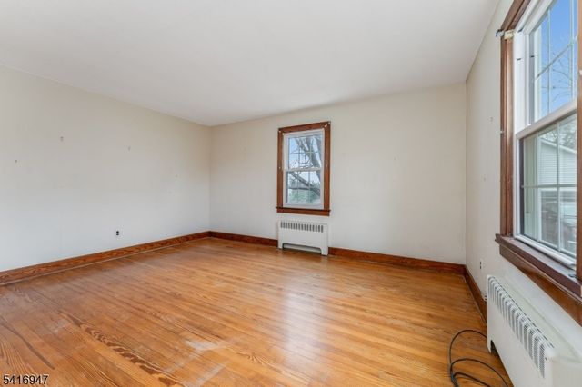 27 Union Rd, Clinton Town, NJ 08809