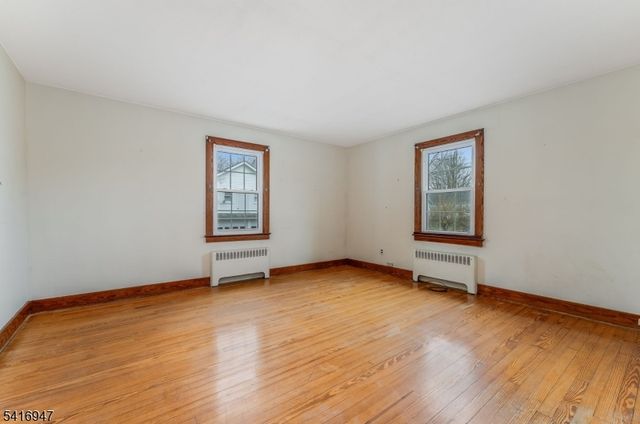 27 Union Rd, Clinton Town, NJ 08809