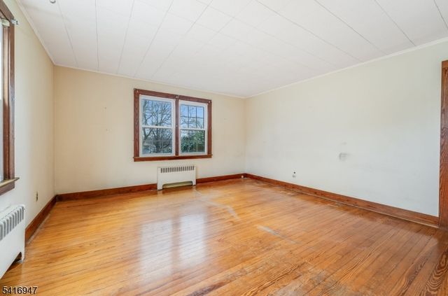 27 Union Rd, Clinton Town, NJ 08809