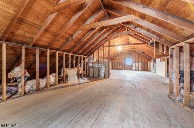 27 Union Rd, Clinton Town, NJ 08809