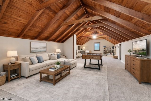 27 Union Rd, Clinton Town, NJ 08809