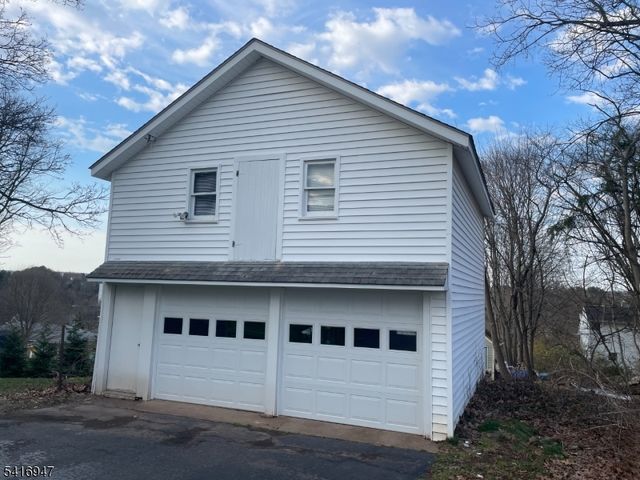 27 Union Rd, Clinton Town, NJ 08809