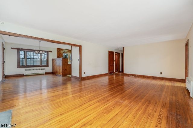 27 Union Rd, Clinton Town, NJ 08809