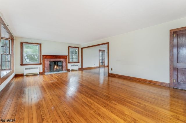 27 Union Rd, Clinton Town, NJ 08809