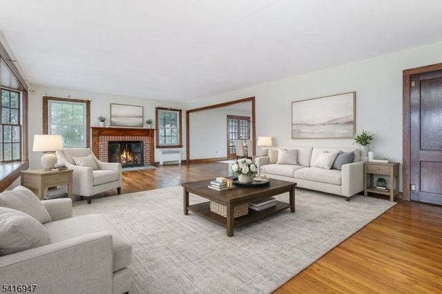 27 Union Rd, Clinton Town, NJ 08809