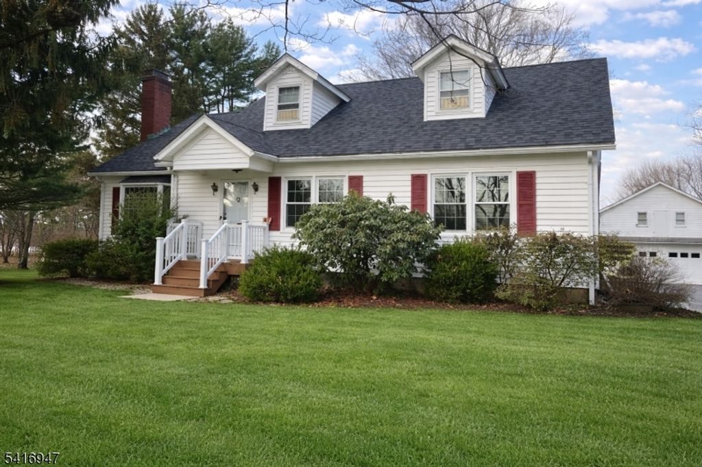 27 Union Rd, Clinton Town, NJ 08809