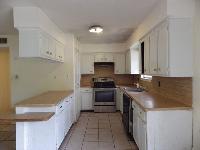 203 North Forest Drive, Willis, TX 77378