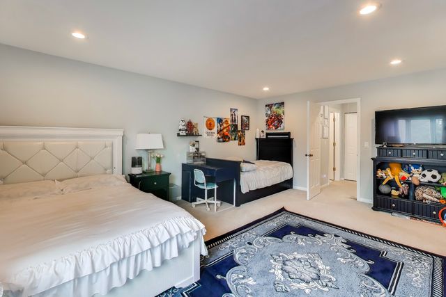 654 Picardy Circle, Northbrook, IL 60062