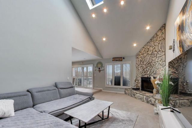 654 Picardy Circle, Northbrook, IL 60062