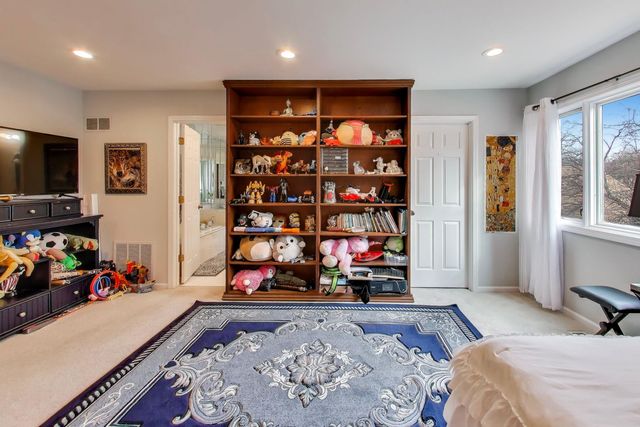 654 Picardy Circle, Northbrook, IL 60062