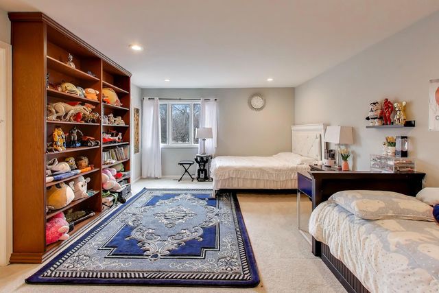 654 Picardy Circle, Northbrook, IL 60062