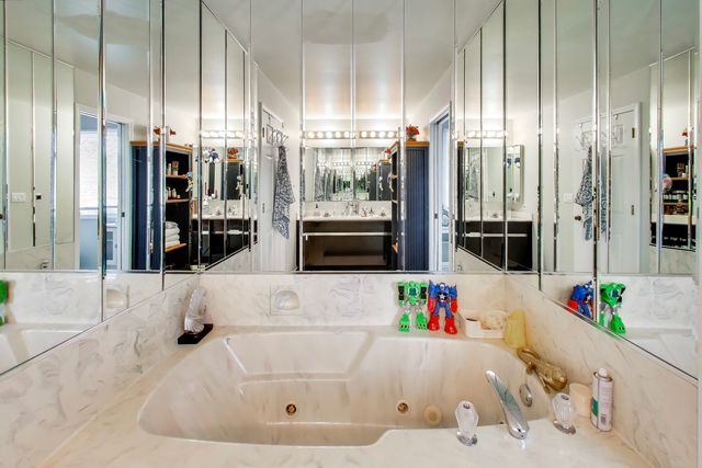 654 Picardy Circle, Northbrook, IL 60062