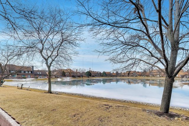 654 Picardy Circle, Northbrook, IL 60062