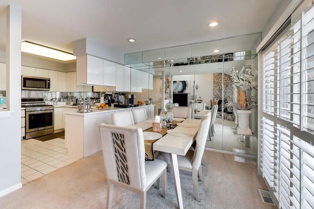 654 Picardy Circle, Northbrook, IL 60062