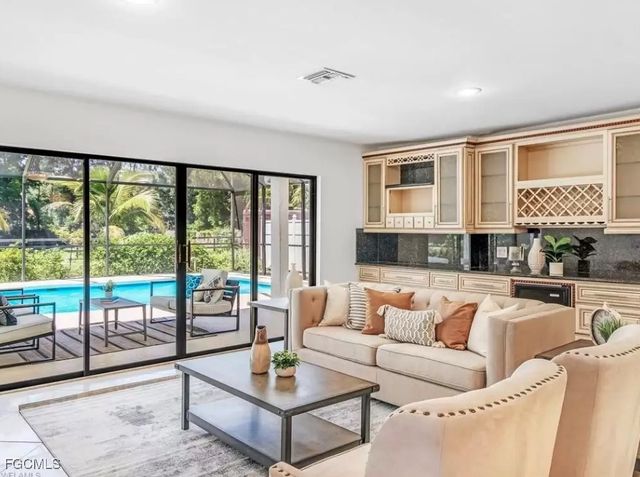 6343 Mark LN, Fort Myers, FL 33966