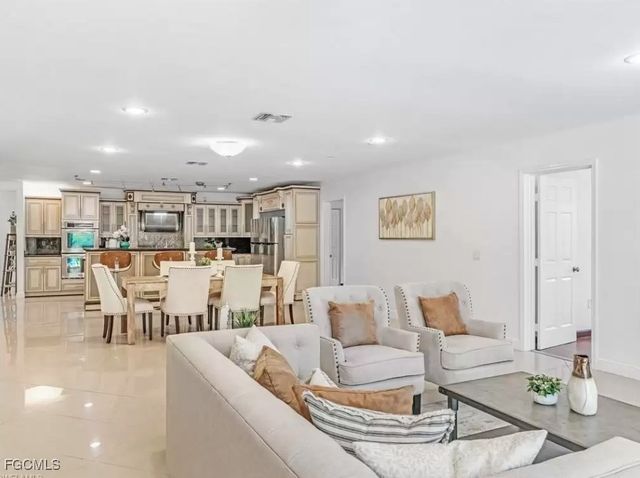 6343 Mark LN, Fort Myers, FL 33966