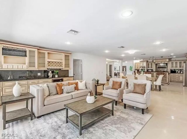 6343 Mark LN, Fort Myers, FL 33966