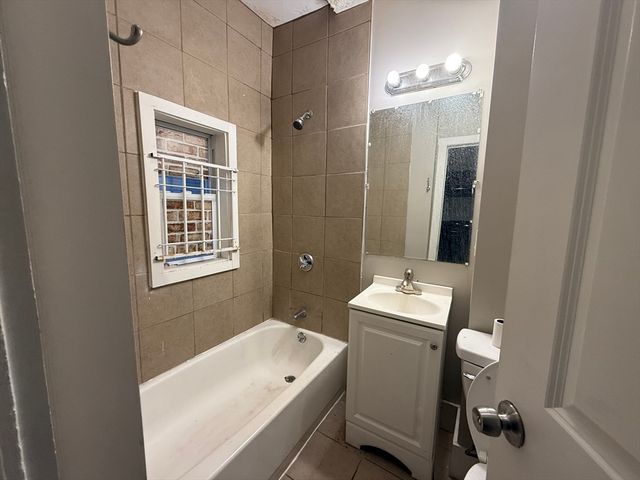 413 Boston St 2L, Lynn, MA 01905