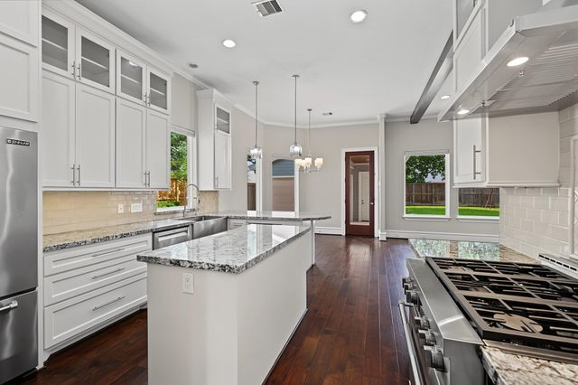 818 W 43rd Street, Houston, TX 77018