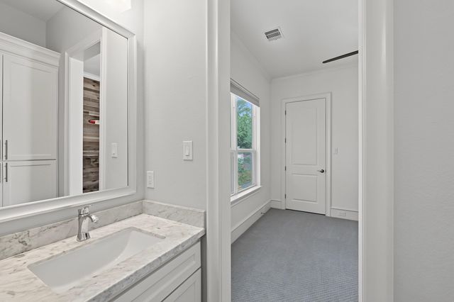 818 W 43rd Street, Houston, TX 77018