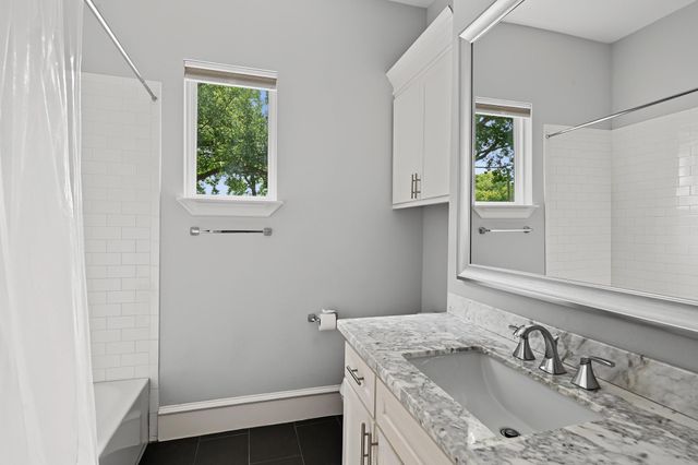 818 W 43rd Street, Houston, TX 77018