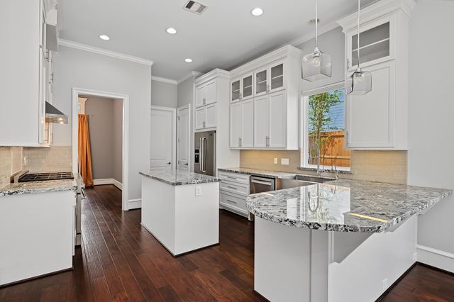 818 W 43rd Street, Houston, TX 77018